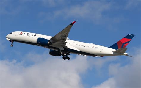 Delta Flight DL170 Makes Emergency Landing in Seattle After Mid-Air