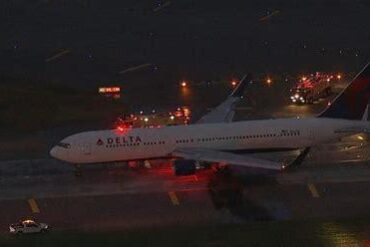 Delta Airlines Flight DL446 Makes Emergency Return to LAX After Mid-Air