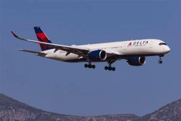 Delta’s Close Call: AeroMéxico Jet Nearly Collides with Plane During Takeoff at Mexico City Airport