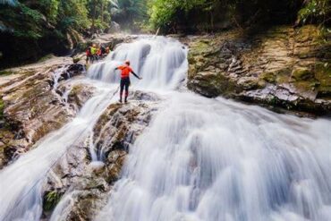 Exploring Vietnam’s Duong Cam Waterfall: A Journey into the Heart of the Truong Son Mountain Range