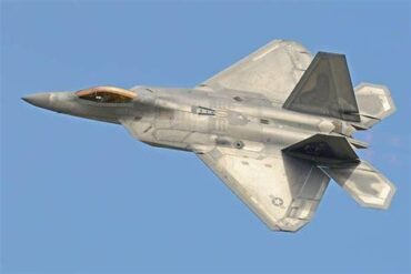 F-22 Raptor Endurance: How Long Can It Fly Without Refueling?