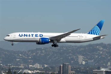 High-Stakes Mid-Air Emergency: United Airlines Dreamliner Forced to Return to Newark on US–India Route