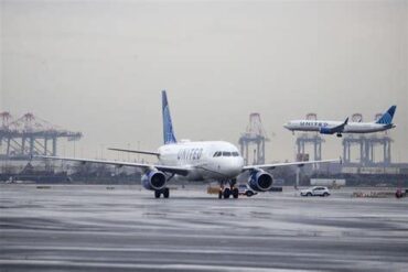 Newark Airport Faces Severe Operational Setbacks as United Airlines Rolls Out Unprecedented Summer Fare Discounts
