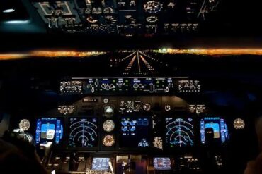 How Do Pilots See At Night? What You Should Know About Flying In The Dark
