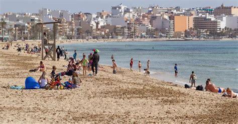 Sharp Decline in US Tourists Sends Shockwaves Through Spain and Global