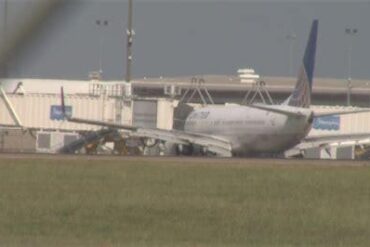 United Airlines Crew Applauded for Flawless Response to Transpacific Emergency Landing
