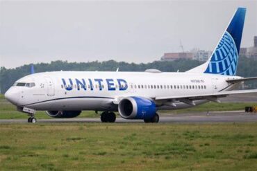 United Airlines Grounds Entire Fleet After Fire Alarm Triggers Emergency Stop at Chicago Operations Center