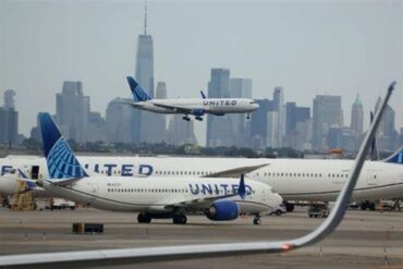 United Airlines Surges Ahead with Record Bookings, Strategic Pricing, and Unprecedented Financial Performance