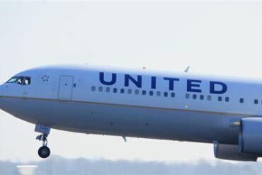 United Airlines to Suspend Cuba Flights Amid Political Pressure and Demand Slump