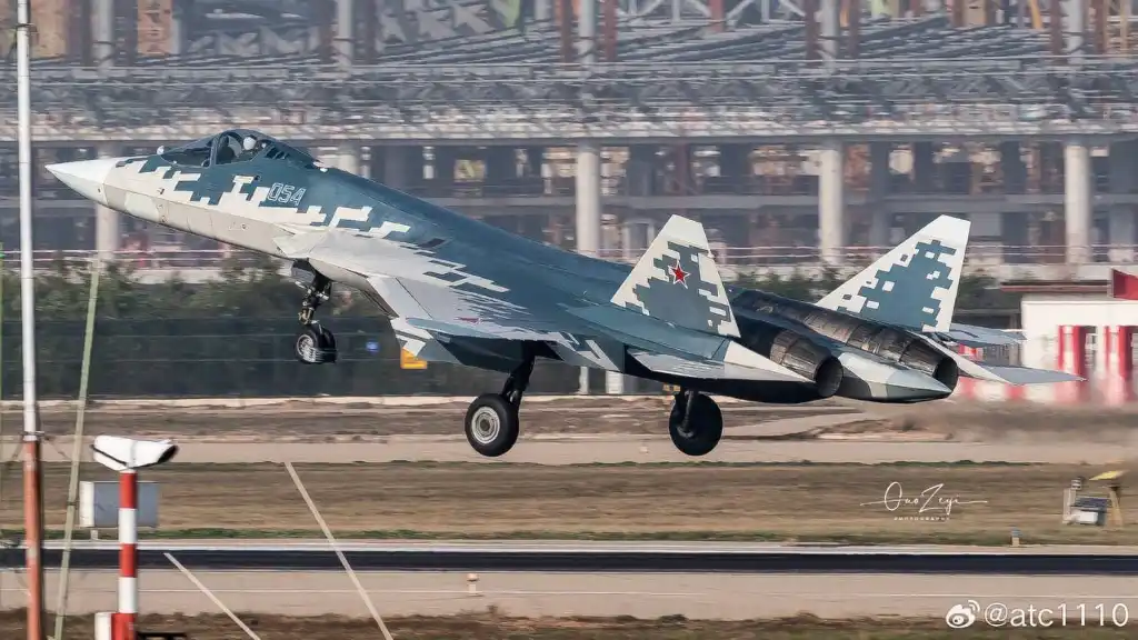 Prototypes of Su-57 Make Debut at Chinese Airshow