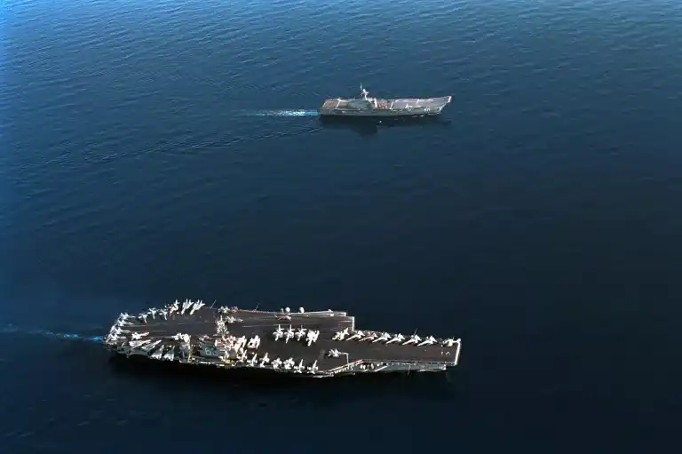 Size comparison between USS Kitty Hawk CV-63 and HTMS Chakri Naruebet CVH-911