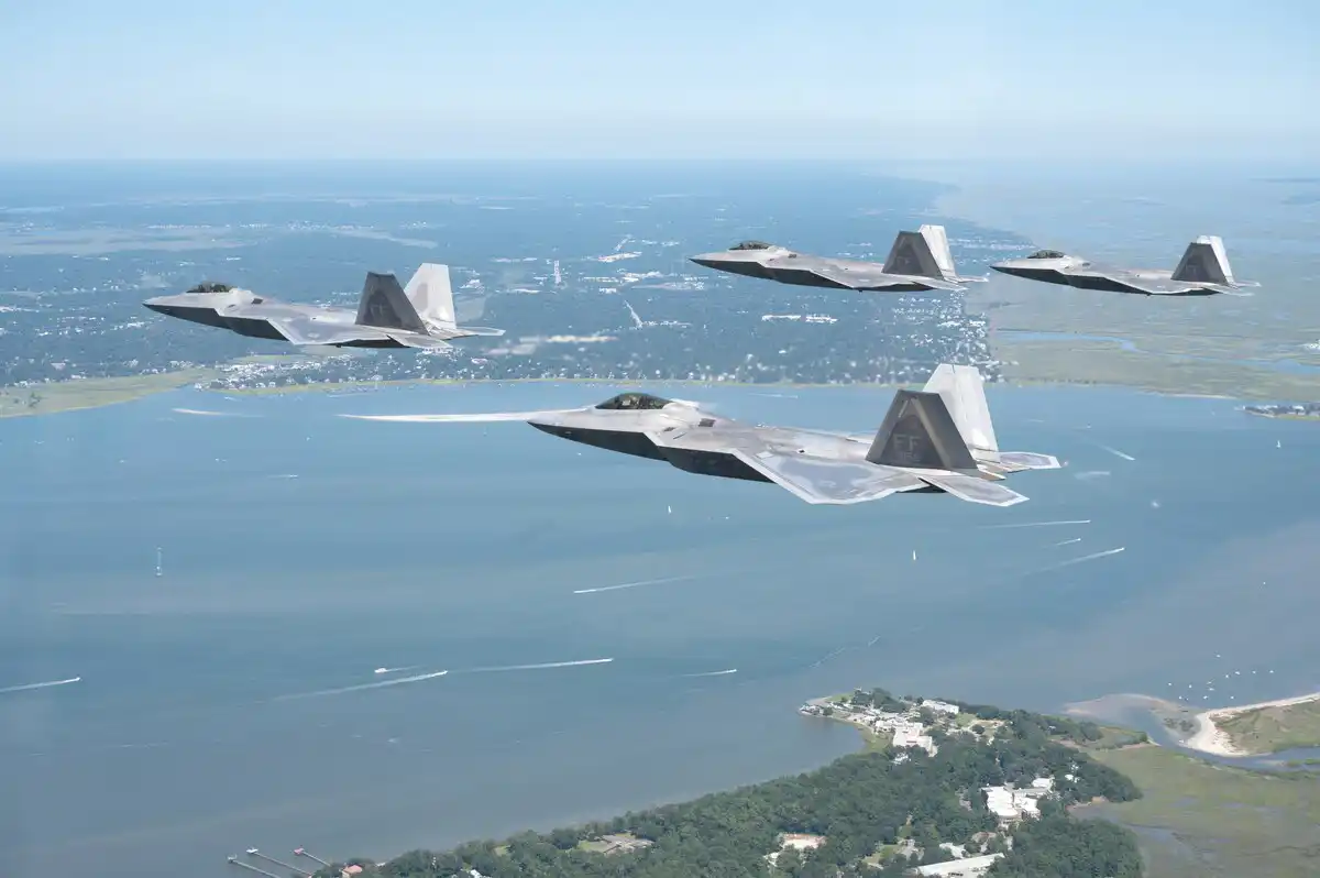 US-Air-Force-F-22-Raptor-formation-2025-aerial-dominance