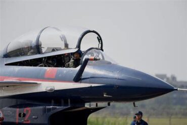 F-22 Raptor vs. J-10 Vigorous Dragon: A Comprehensive Air Combat Analysis