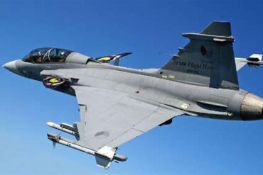 JAS 39 Gripen vs. J-35: The Battle of Agility and Stealth JAS 39 Gripen vs. J-35: The Battle of Agility and Stealth