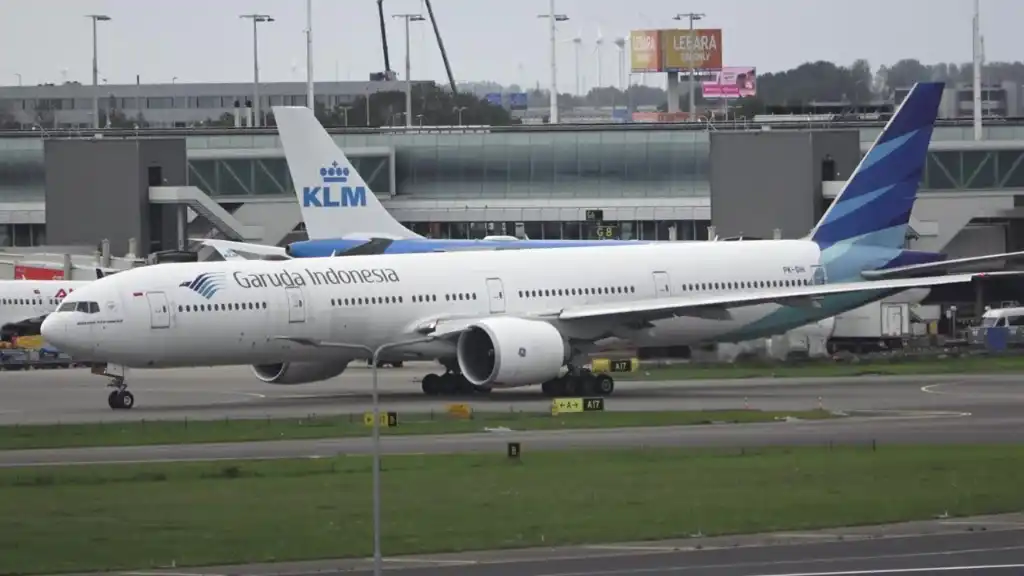 Garuda Indonesia Boeing 777-300ER Take Off At Schiphol, Amsterdam