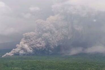 Mount Semeru Eruption Triggers Urgent Aviation Code Red Across Australia and Asia