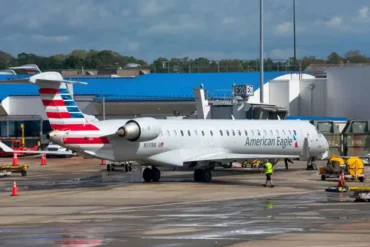 American Eagle CRJ900 Evacuated After Smoke Smell Halts Takeoff in Philadelphia