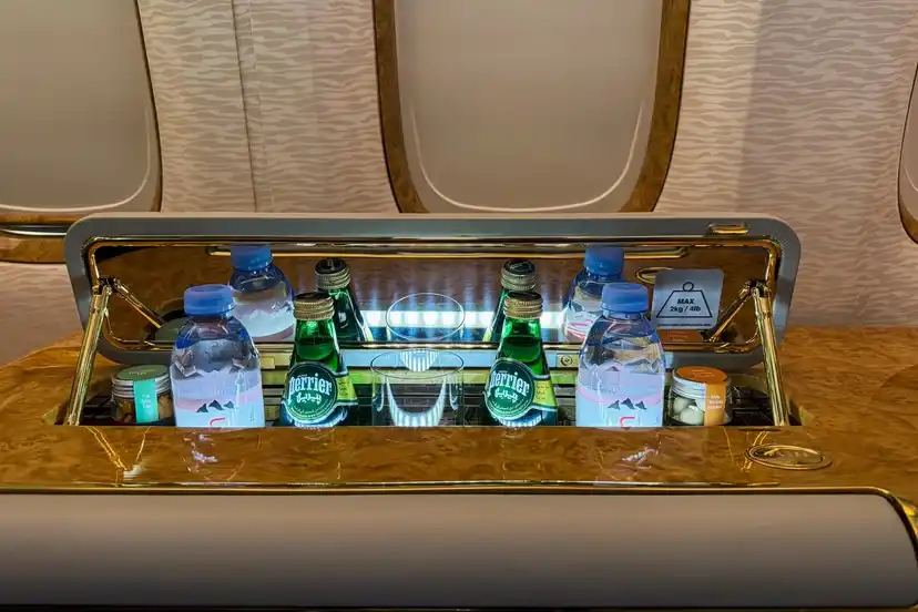 emirates first class in-suite miniba 777 miami bogota