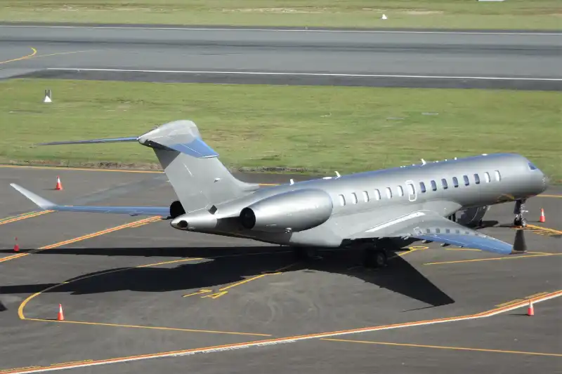 matt damon bombardier global 7500 private jet