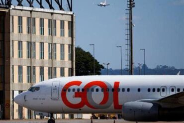 Venezuela Revokes Operating Rights of 6 Foreign Airlines as US Tensions Escalate