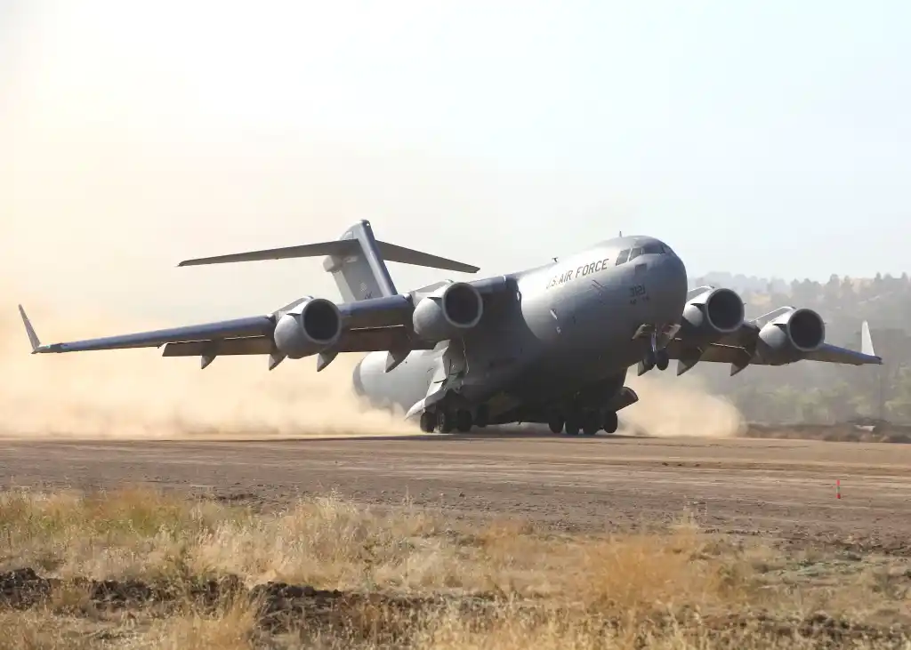 Dirt runway testing increases C-17 safety, agility