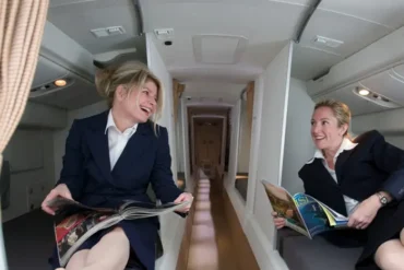 Mastering Jet Lag: How Flight Attendants Conquer Long-Haul Fatigue Across Continents