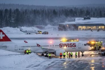 Severe Gusts Push SWISS Airbus A220-300 Into Snowbank During Lapland Taxiing
