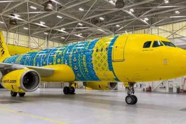 Spirit Airlines Spreads Holiday Cheer with First-Ever Festive Airbus A320 Livery