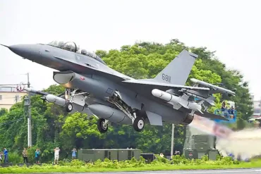 Taiwan’s F-16V Silently Tracks Chinese J-16 Amidst Massive PLA Blockade Drills Around Island
