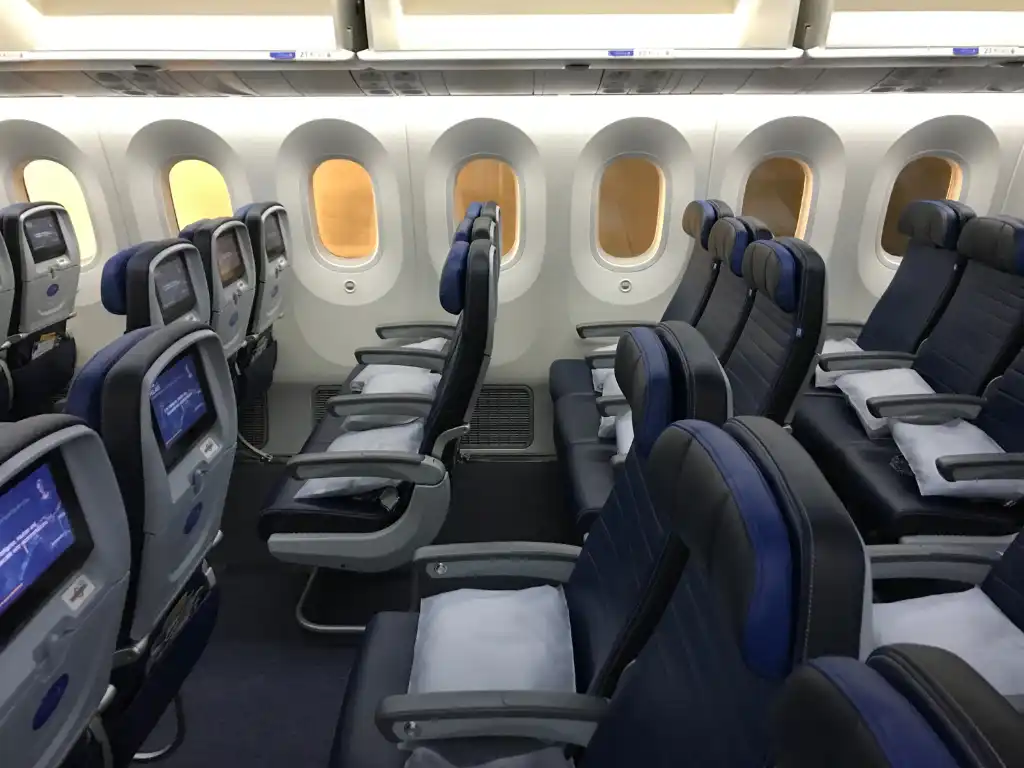 United Airlines 787-9 Economy Class Los Angeles To London