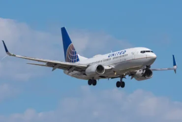 United Airlines Boeing 737-700 Returns To Memphis After Mid-Flight Windshield Crack