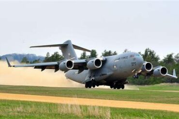 Why the C-17 Globemaster's Short Field Performance Defies Its Massive Size
