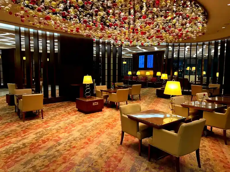 emirates first class lounge Dubai International Airport