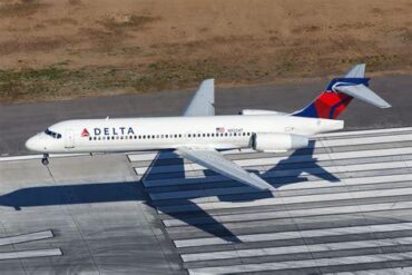 New FAA Directive Puts Pressure on Boeing 717 Operations After Gear Failure Incident