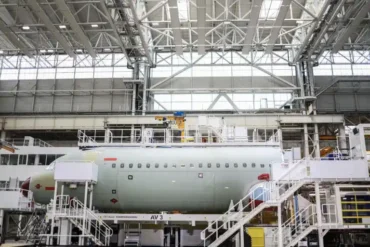 New Quality Issue Hits Airbus as Fuselage Flaw Slows A320 Deliveries and Sends Shares Lower