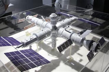 Russia Eyes Salvage of ISS Modules for Ambitious National Space Station Russia Eyes Salvage of ISS Modules for Ambitious National Space Station