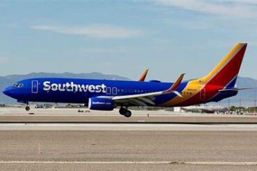 Southwest Airlines Cuts 2025 Profit Outlook as Federal Shutdown Fallout Hits Revenue