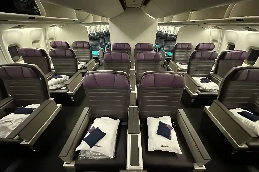 united airline Premium Economy Collins MiQ seats