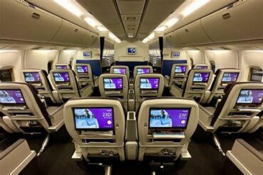 United & American Airlines Slammed for Tight Legroom in New Traveler Review Report