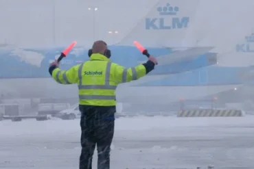 Amsterdam Schiphol Becomes World’s Most Disrupted Airport Amid Brutal Winter Storm