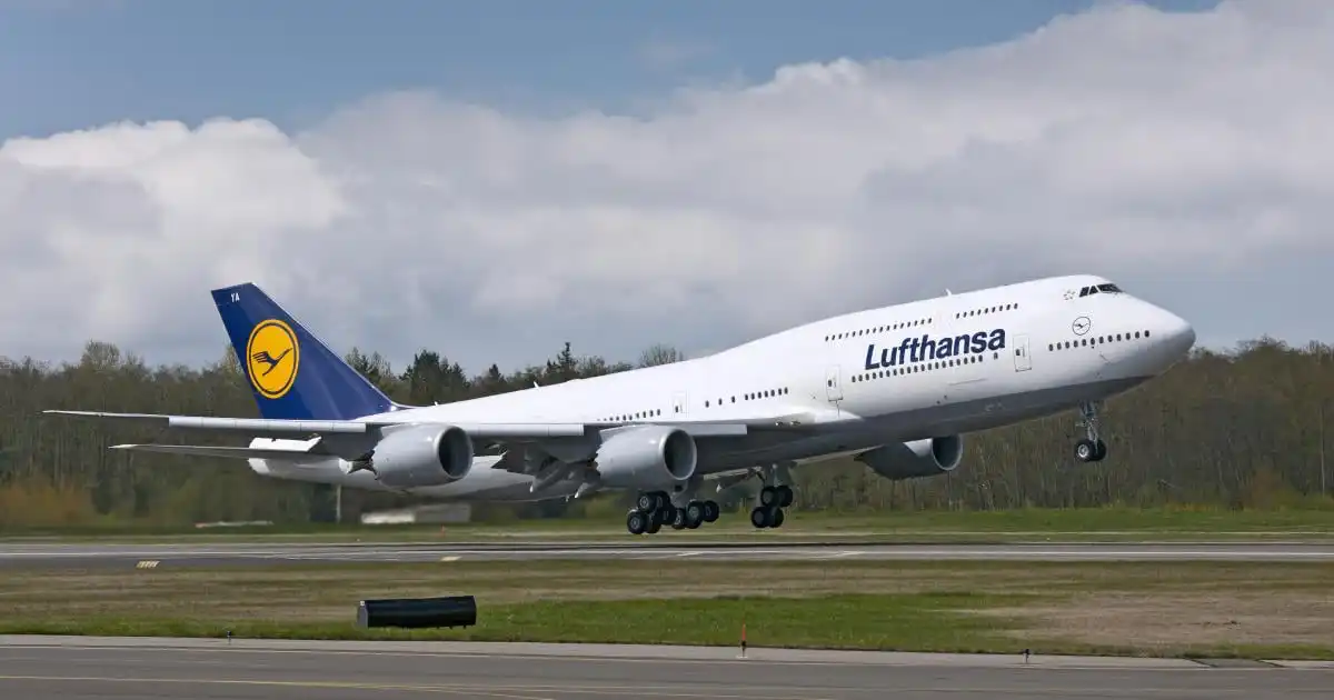 Boeing 747-8 Intercontinental in flight