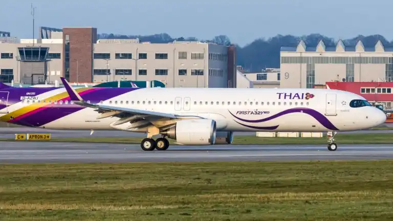 Thai Airways A321neo taxiing