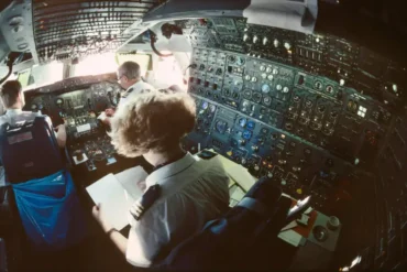 The Last American Aircraft to Carry a Flight Engineer: Inside Aviation’s Final Three-Crew Cockpit