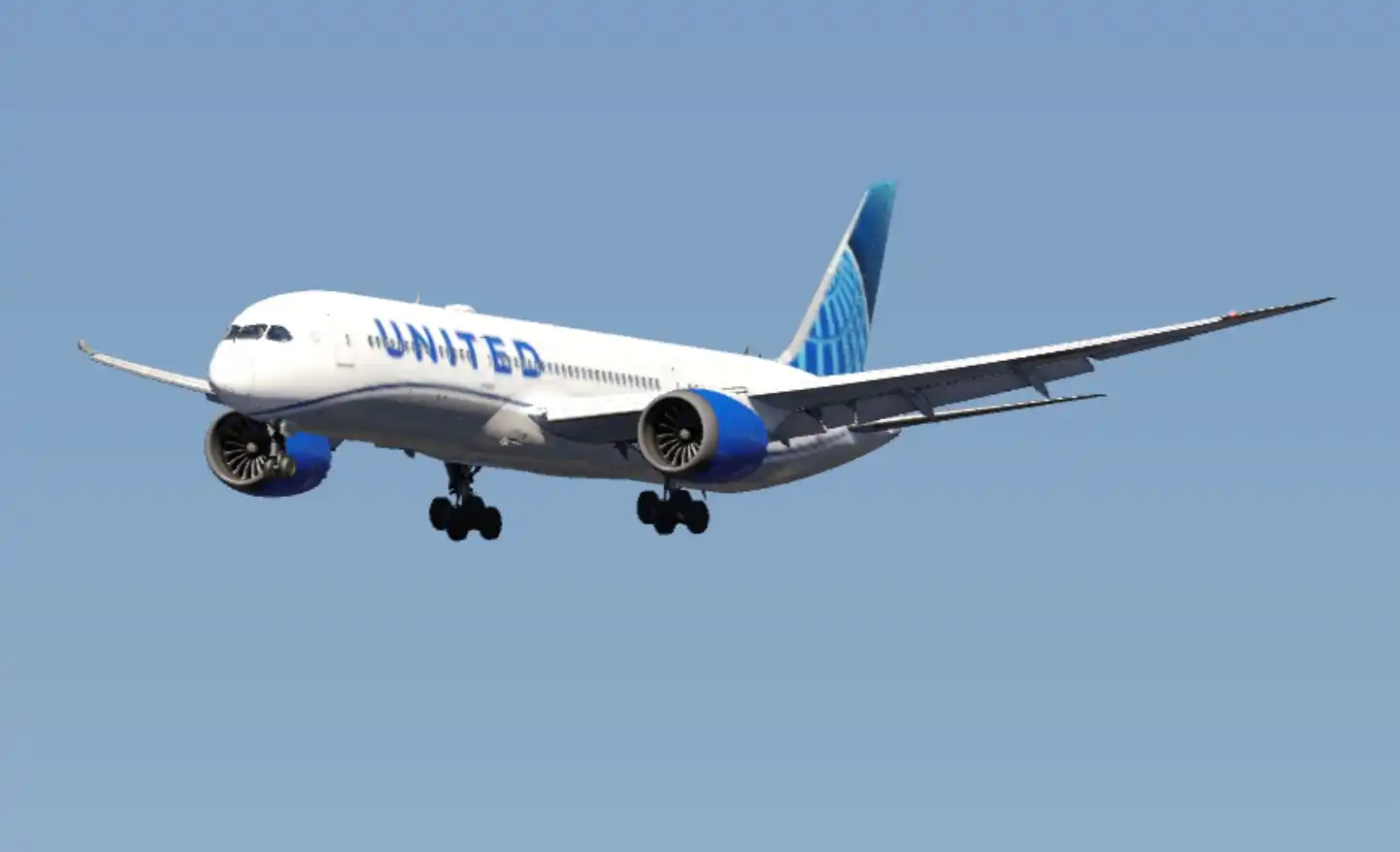 United Airlines Boeing 787-9 approaching Dubai International Airport