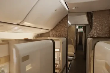 emirates-accidentally-reveals-boeing-777x-business-class-suites-privacy-doors-new-onboard-lounge