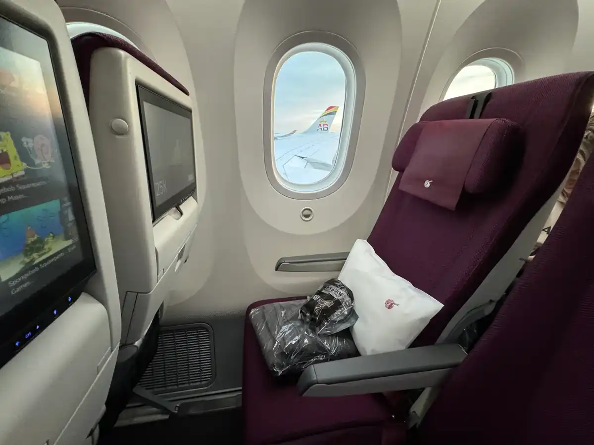 qatar airways economy class touchscreen display and seat configuration