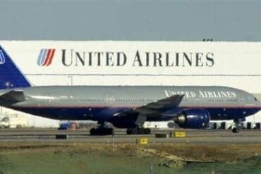 United Airlines Sued After Allegedly Firing Technician With Stage 4 Cancer During Chemotherapy Session