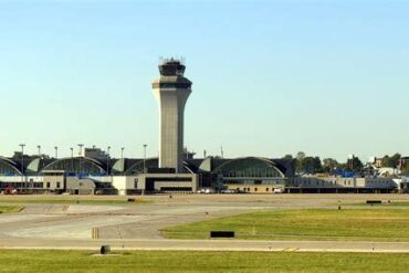 US Airlines Press Congress to Shield Air Traffic Control Pay as Partial Government Shutdown Begins