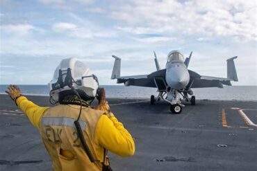Beyond Protection: How the US Navy’s New Flight Helmet Redefines Combat Aviation Beyond Protection: How the US Navy’s New Flight Helmet Redefines Combat Aviation
