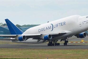 Boeing Dreamlifter Range Explained: How Many Hours Can the 747-400LCF Fly Without Refueling?